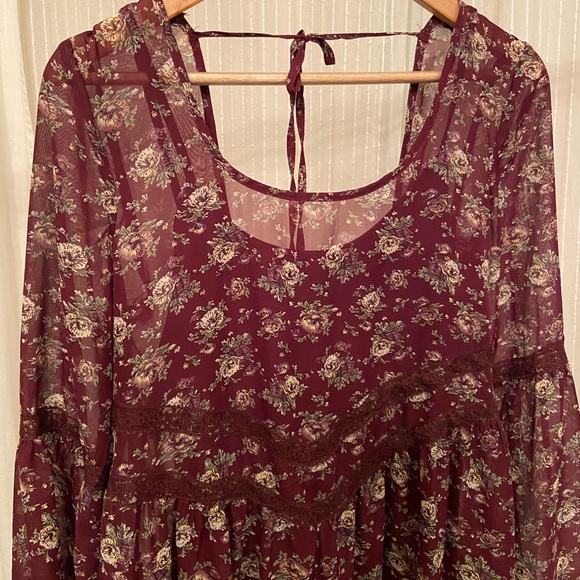 Boho dress with bell sleeves - Picture 2 of 3